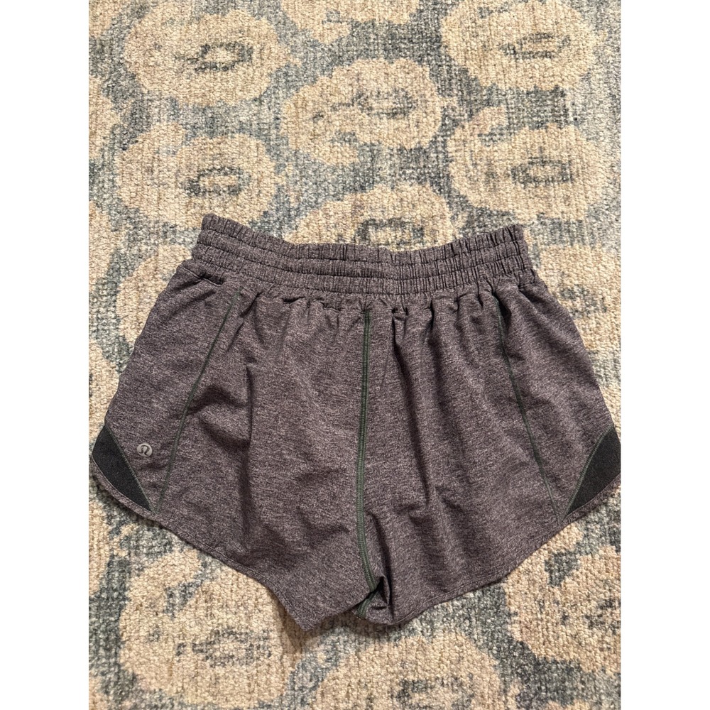 Lululemon Hotty Hot Short 2" Lined Size 6 Excellent Condition - Picture 3 of 3